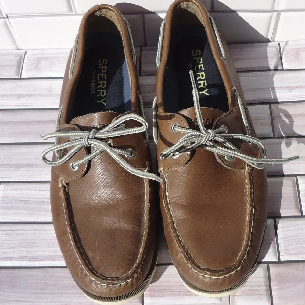 SIZE 10.5. Sperry Top-Sider leather sneakers shoes.